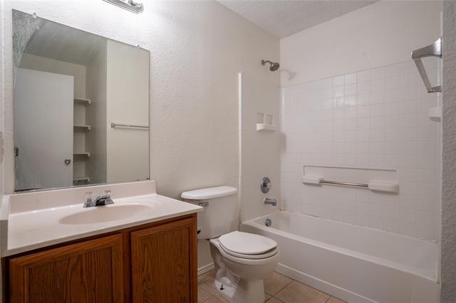 Building Photo - 4600 Waterford Dr