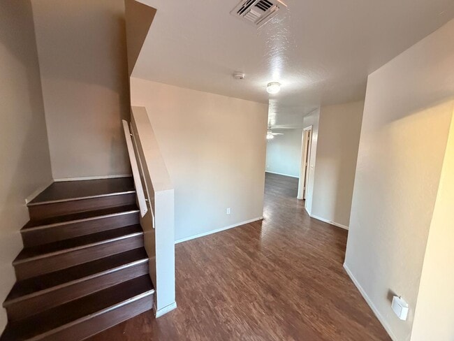 Building Photo - Refinished 4 by 2.5 Avondale Home - Corner...