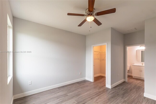 Building Photo - 8450 Dinnano St
