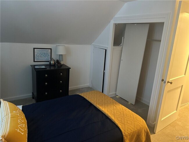 Building Photo - 511 Hickory St