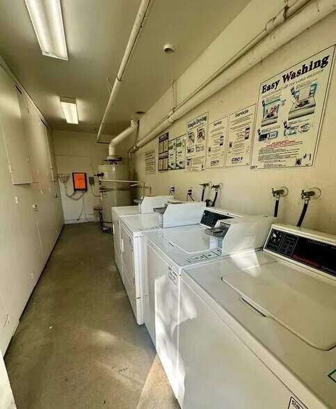 Building Photo - 7131 Coldwater Canyon Ave