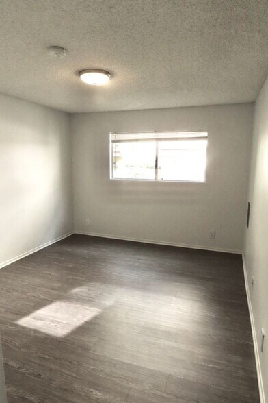 Building Photo - 1103 W Angeleno Ave