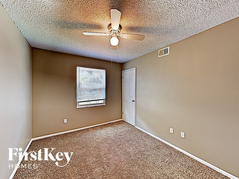 Building Photo - 6832 Chilham Dr