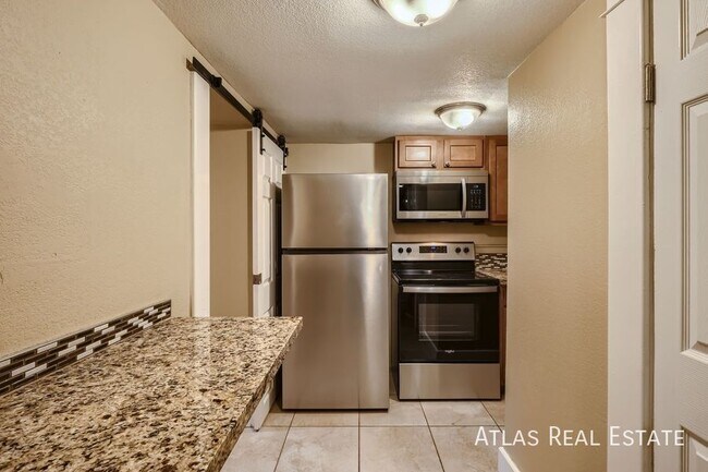 Building Photo - Beautifully Updated 2 Bedroom, 1 Bathroom!...