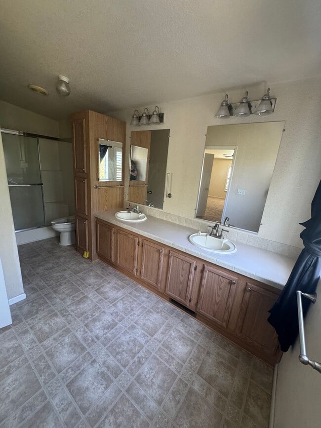 Building Photo - 4 Bed / 2 Bath Country Home – Solar + Move-In Ready