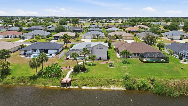 Building Photo - "Spacious 3-Bedroom Retreat with 2 Full Baths in Rotonda West Pinehurst!"