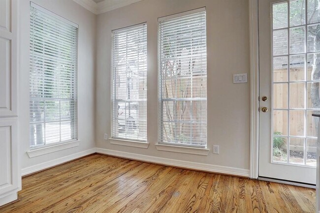 Building Photo - 2822 Briarhurst Park