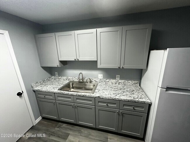 Building Photo - 225 S Tropical Trail