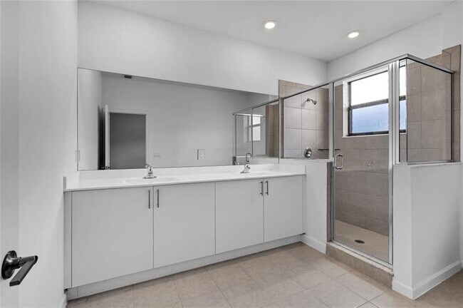 Building Photo - 260 SW 159th Way