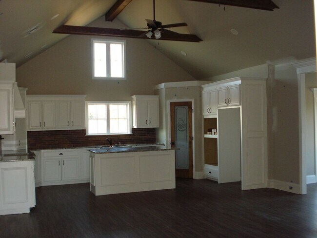 Building Photo - Southern Comfort Living: Elegant 4BR/2BA Home with 3-Car Garage, Close to Moody AFB in Lakeland, GA