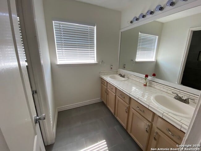 Building Photo - 2110 Calle Estrella