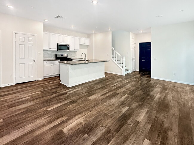 Building Photo - Modern 3-Bedroom Home in Vista Canyon – Pr...