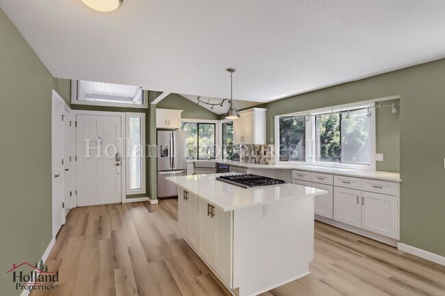 Building Photo - Beautiful Pet-Friendly Single-Family Home in Beaverton!