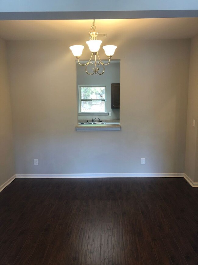 Building Photo - Single Family 3 Bedroom Townhome in Stonec...