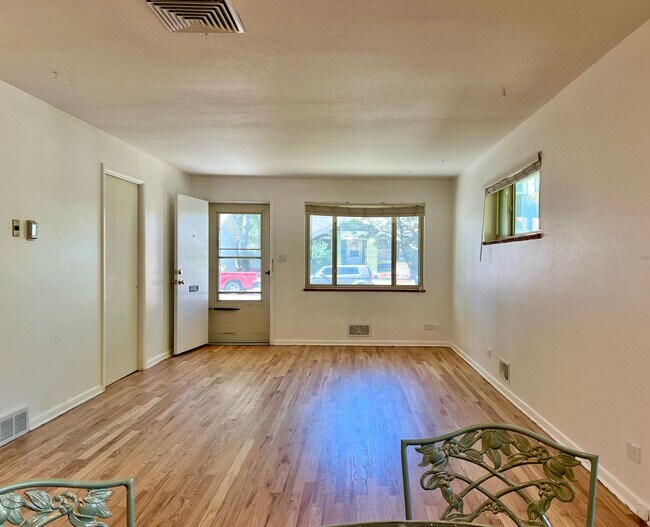 Building Photo - 3118 S Acoma St