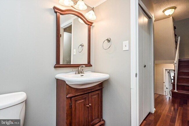 Building Photo - 5572 Kendrick Ln