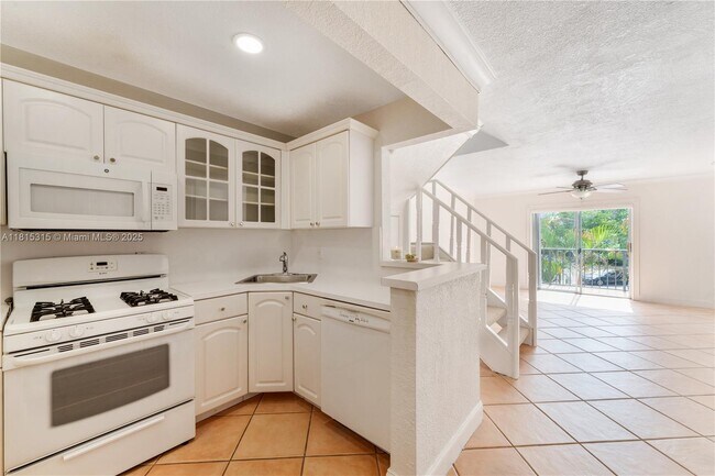 Building Photo - 8650 SW 67th Ave