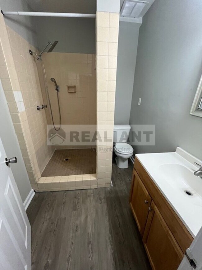 Building Photo - 487 Whispering Hills Dr