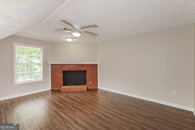 Building Photo - 3296 Goldenchain Dr