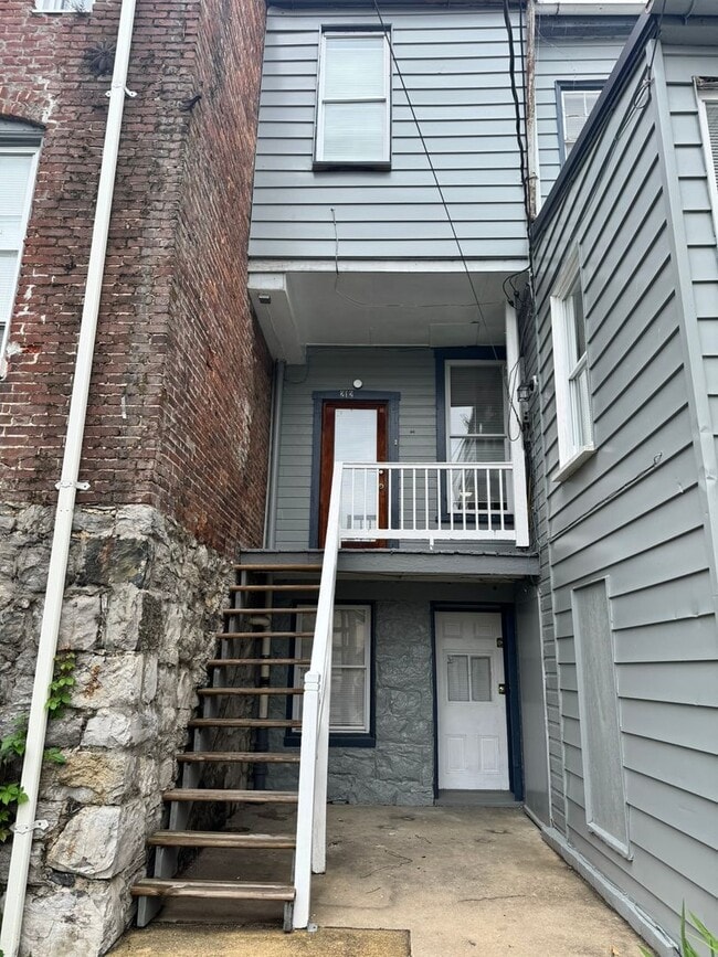 Building Photo - 210-212 N Potomac St