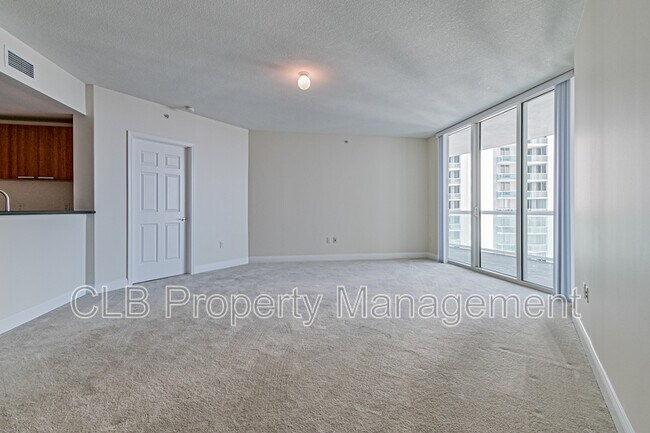 Building Photo - 241 Riverside Dr