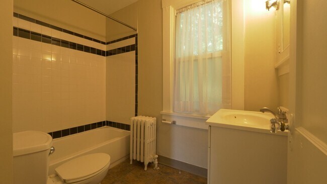 Building Photo - LaCros 145