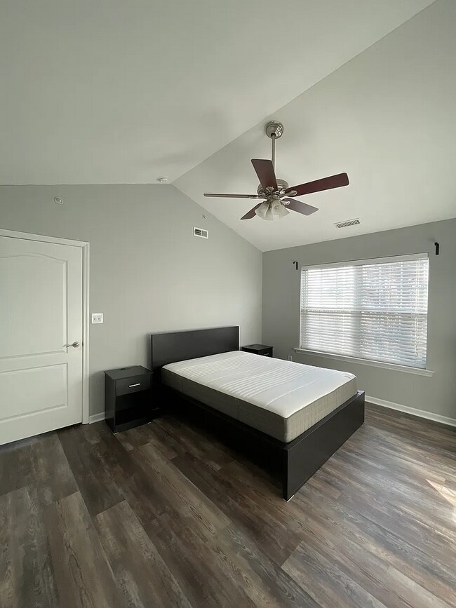 Building Photo - 2133 Welsh Dr