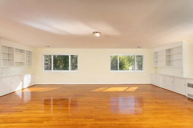 Building Photo - 6221 Walhonding Rd