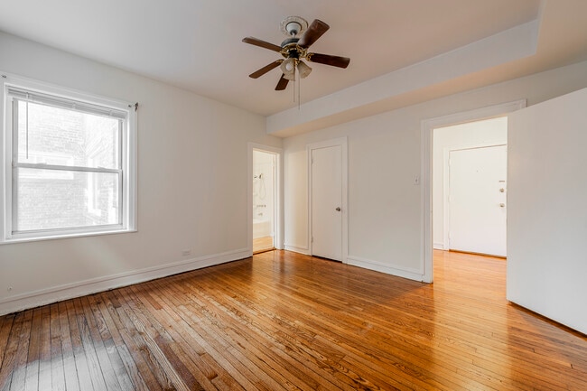 Building Photo - 7831 S Kingston Ave