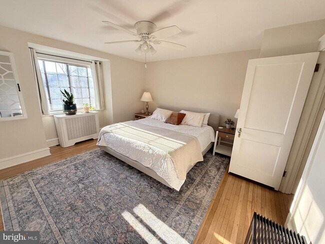 Building Photo - 3463 W Queen Ln