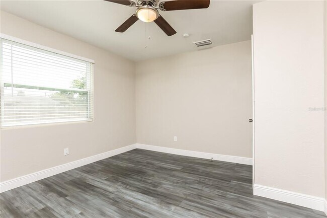 Building Photo - 459 Hammock Ln