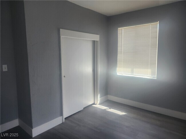 Building Photo - 1109 H St