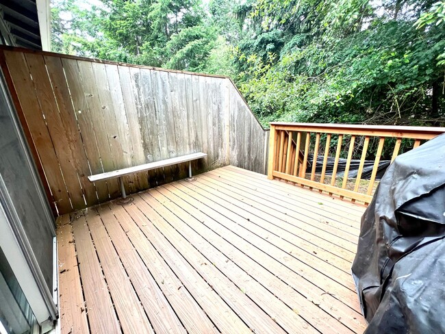 Building Photo - Remodeled 3-Bedroom Duplex Home in North G...