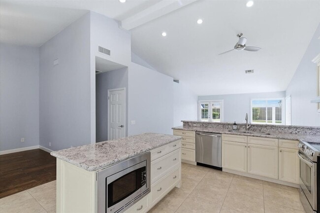 Building Photo - 4221 E Everett Dr