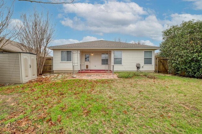 Building Photo - 104 Pinnacle Dr