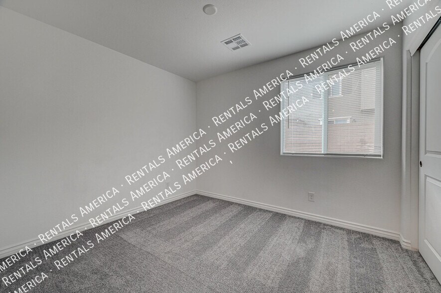 Building Photo - 374 Yellow Finch Ln
