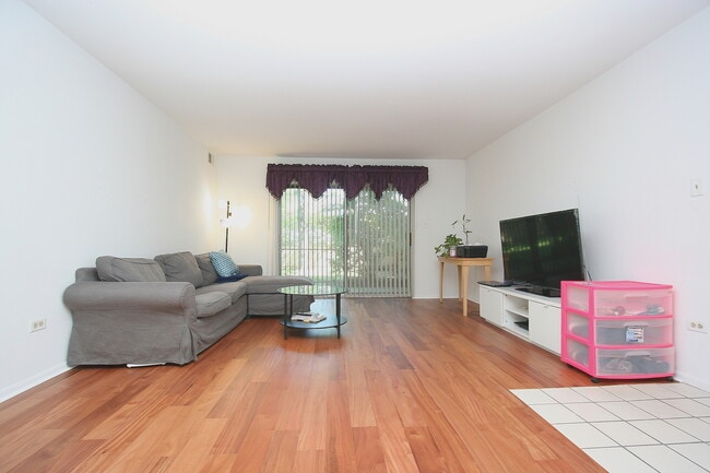 Building Photo - 6143 Knoll Wood Rd