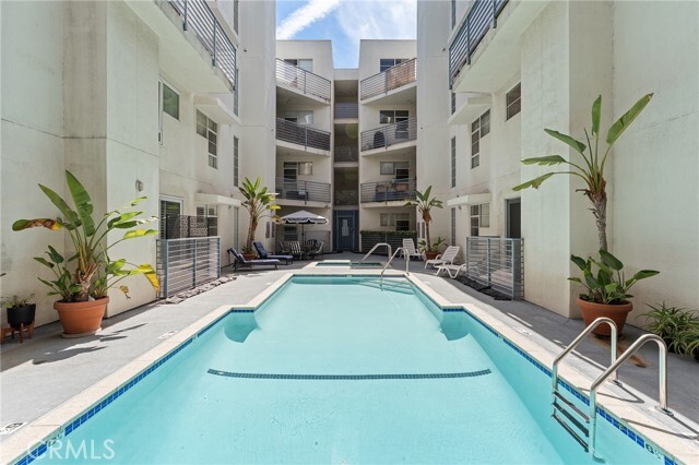 Building Photo - 5350 White Oak Ave