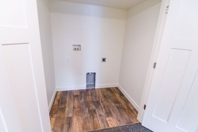 Building Photo - Lovely 2-Bedroom Condo in Easton Park
