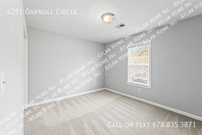 Building Photo - 4251 Oaknoll Cir