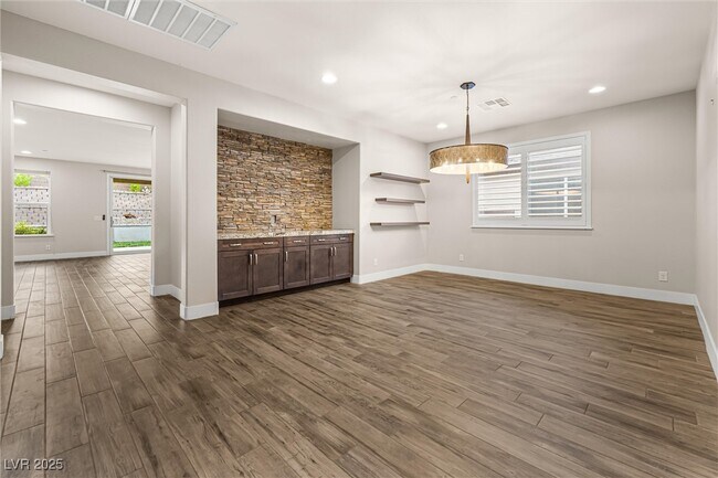 Building Photo - 4631 Amazing View St