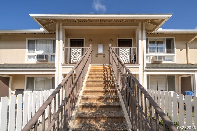 Building Photo - Available now!  3-bedroom, 2-bath, 2 parking Townhome in Mililani Mauka