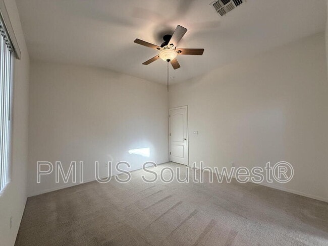 Building Photo - 2657 Edgewater Dr