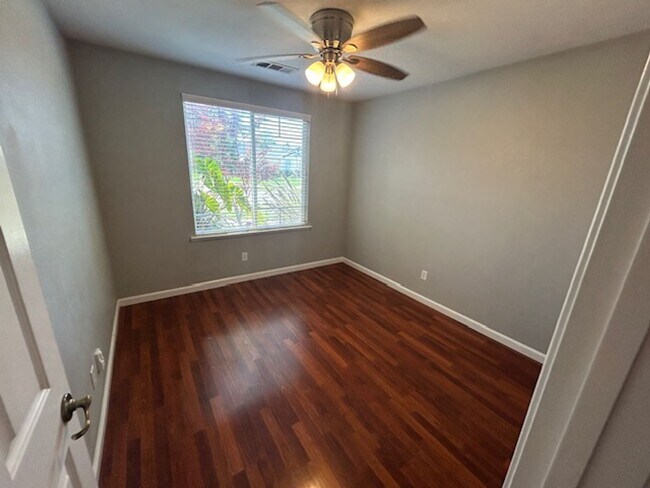 Building Photo - Beautiful 3 Bedroom 2 Bathroom in Farmersville!!