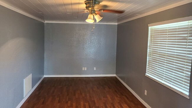 Building Photo - Charming 3 Bedroom 1 Bath Home with Spacious Yard ~ No HOA