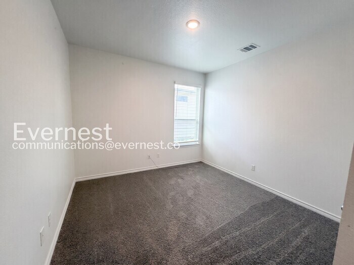 Building Photo - 2231 Hornbeam St