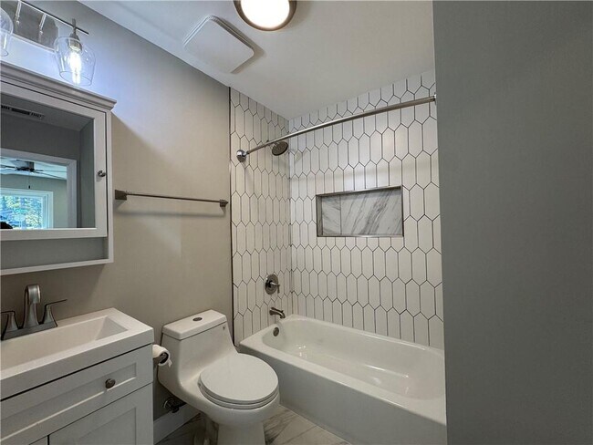 Building Photo - 2772 Spring Creek Pl SE