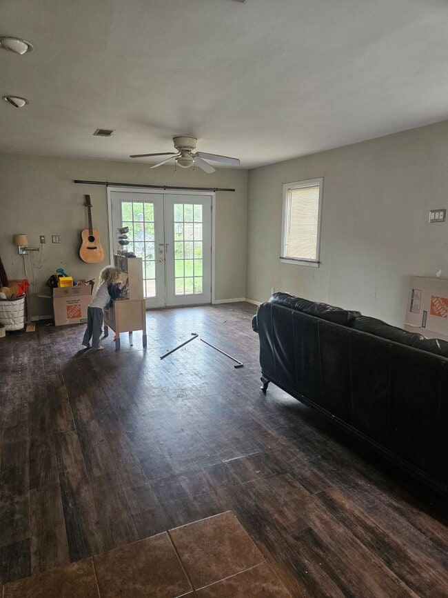 Building Photo - 1105 Sycamore St