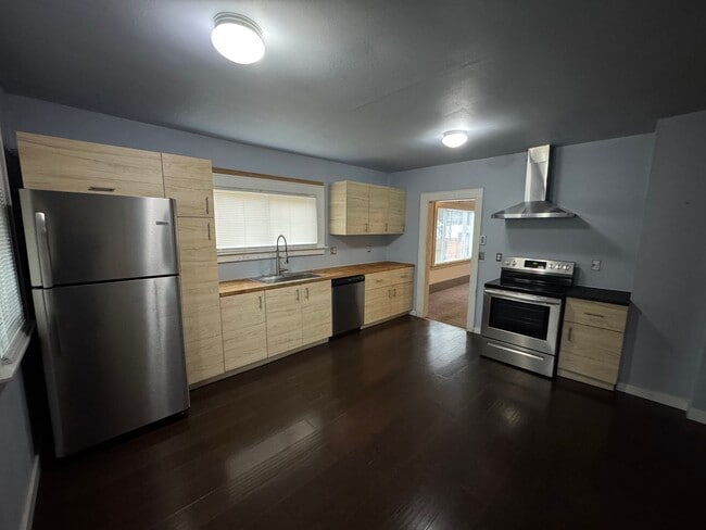 Building Photo - Charming House in Bellingham - 4 Bedroom 1...