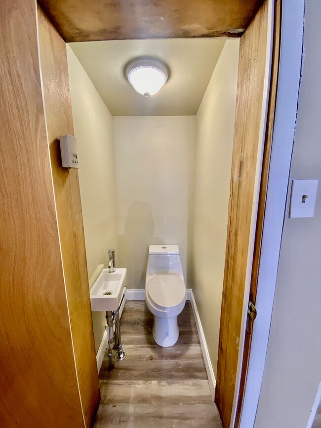 Building Photo - SWEET 2 BR / 1.5 BA HOUSE in South Philly w/ NEW KITCHEN & BATHS-Washer/Dryer & Yard!